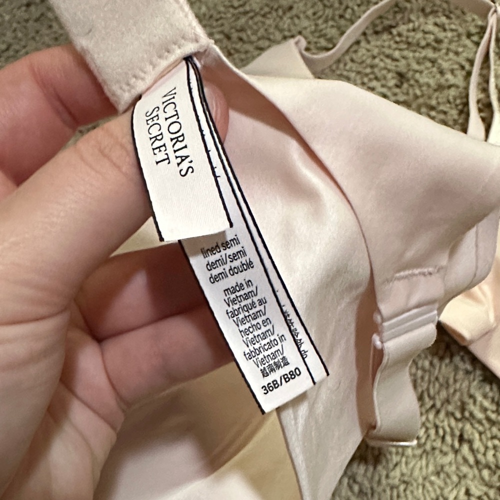 Victoria's Secret Light Blush Seamless T-Shirt Bras - Picture 3 of 6